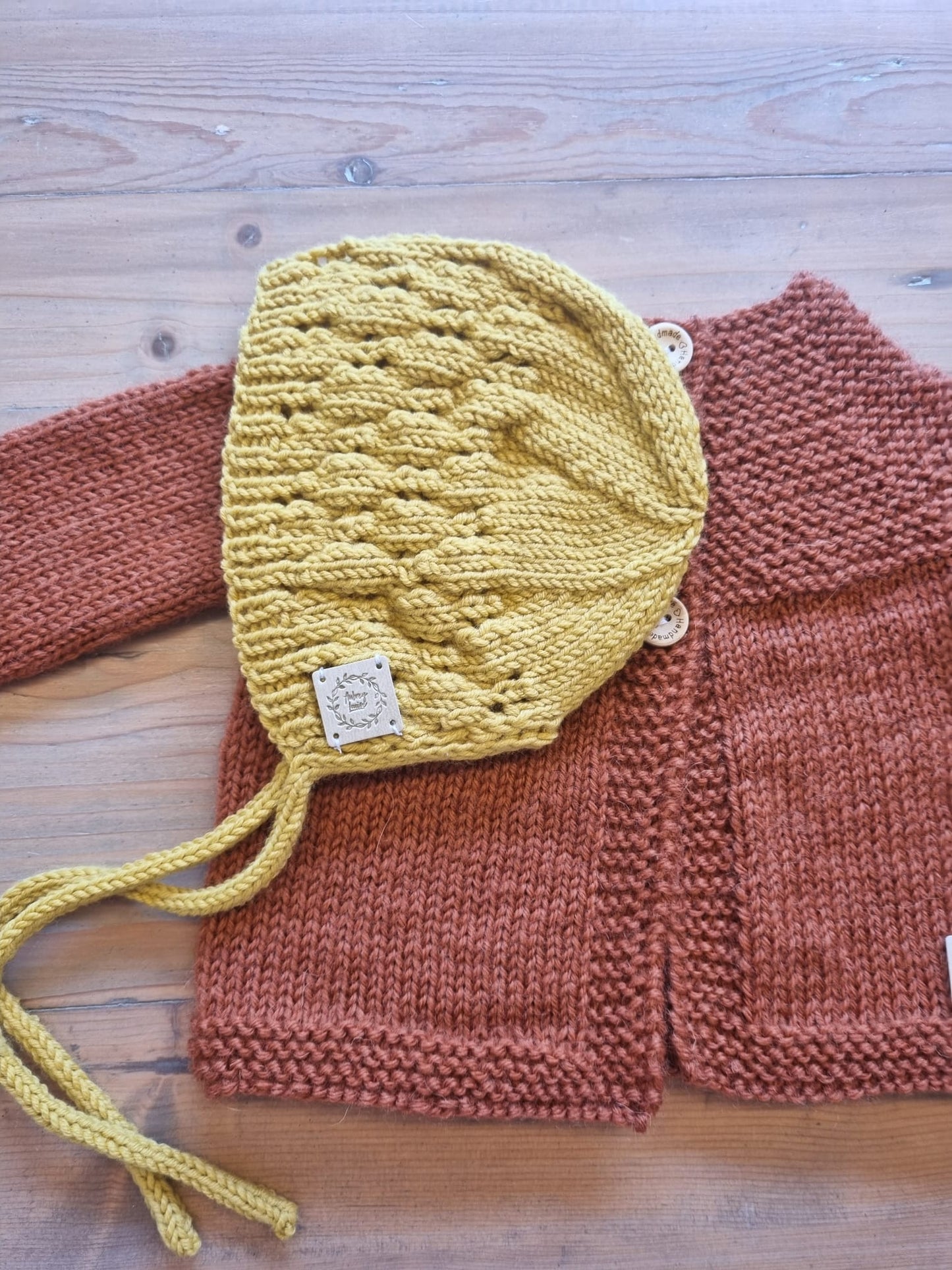 Butterfly Bonnet 0-3 months merino